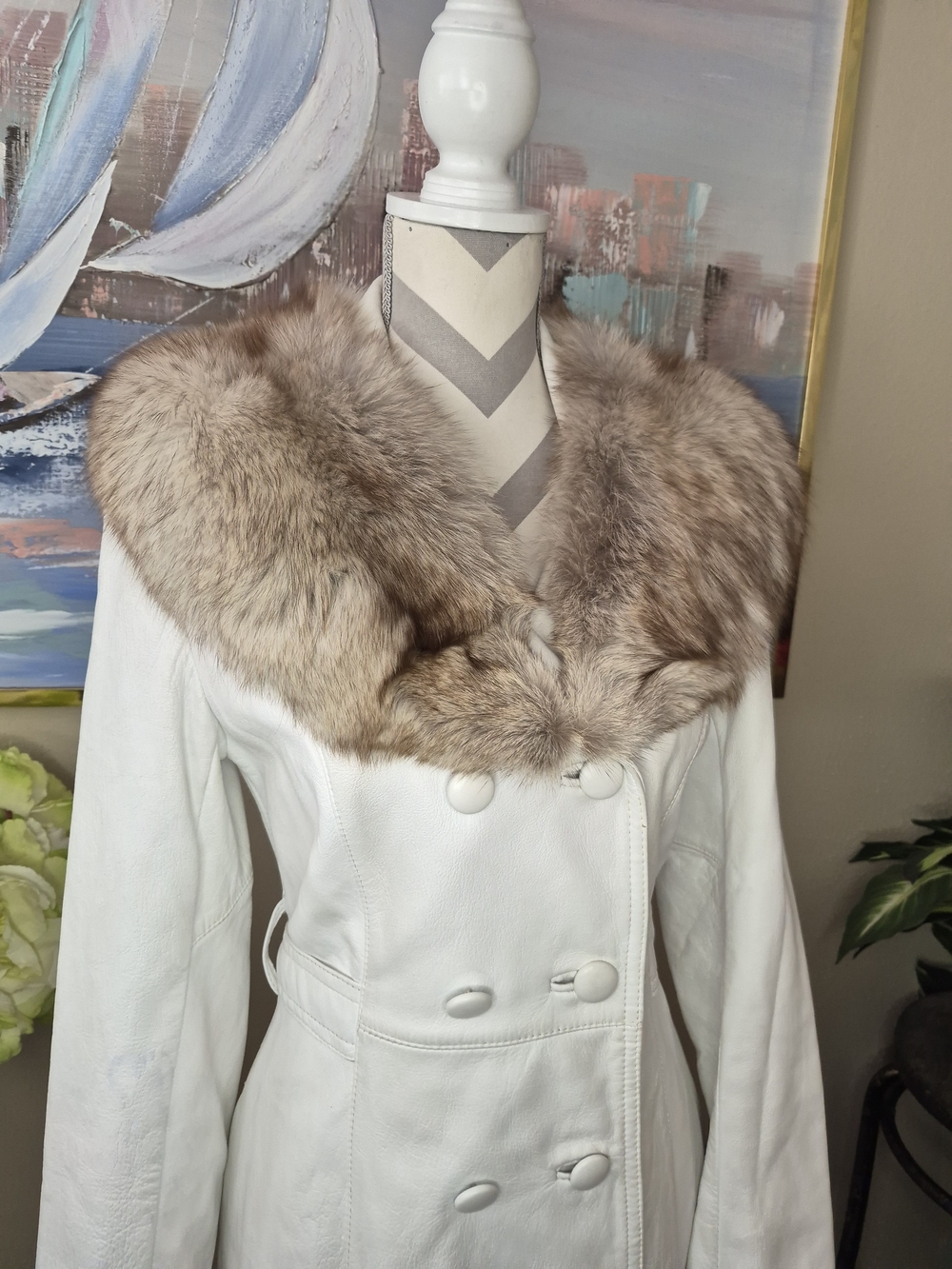 Vintage Elegant White Double-Breasted Trench Coat with Removable Fur Collar